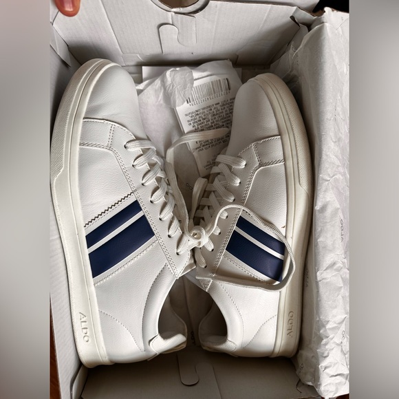 Aldo's white sneakers - Picture 3 of 4